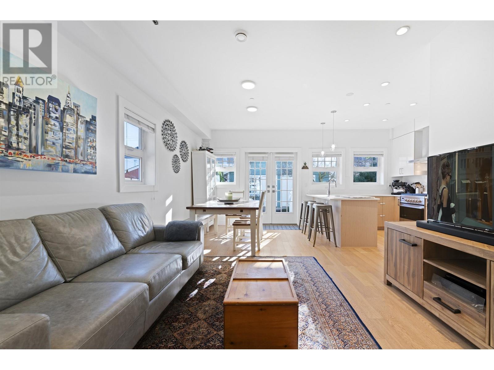 Listing Picture 27 of 39 : 1052 E 11TH AVENUE, Vancouver / 溫哥華 - 魯藝地產 Yvonne Lu Group - MLS Medallion Club Member