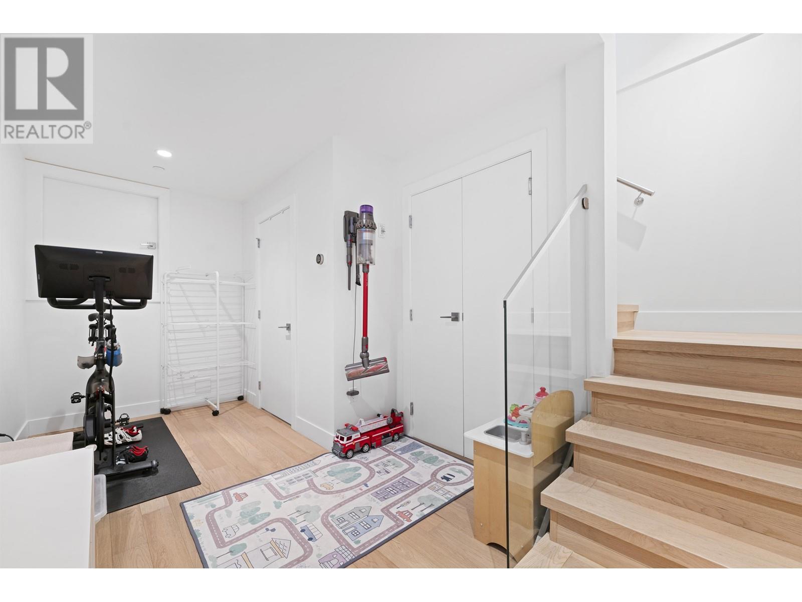 Listing Picture 20 of 39 : 1052 E 11TH AVENUE, Vancouver / 溫哥華 - 魯藝地產 Yvonne Lu Group - MLS Medallion Club Member