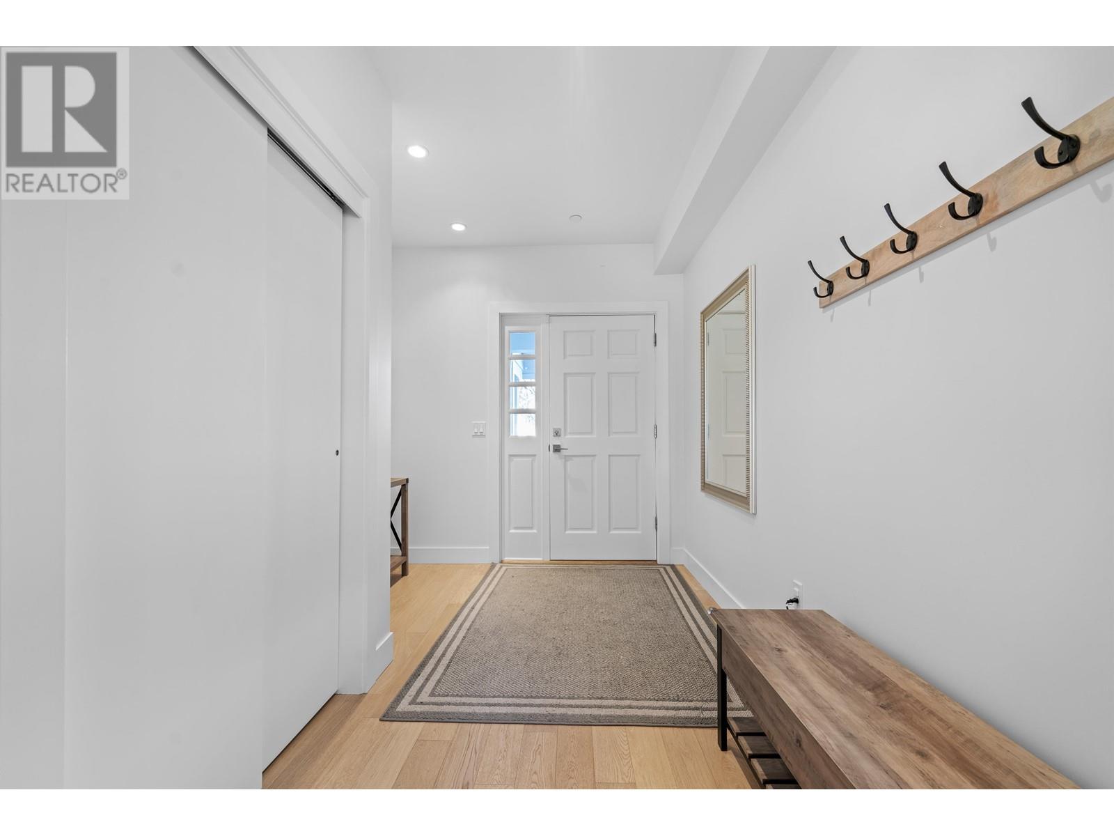 Listing Picture 13 of 39 : 1052 E 11TH AVENUE, Vancouver / 溫哥華 - 魯藝地產 Yvonne Lu Group - MLS Medallion Club Member