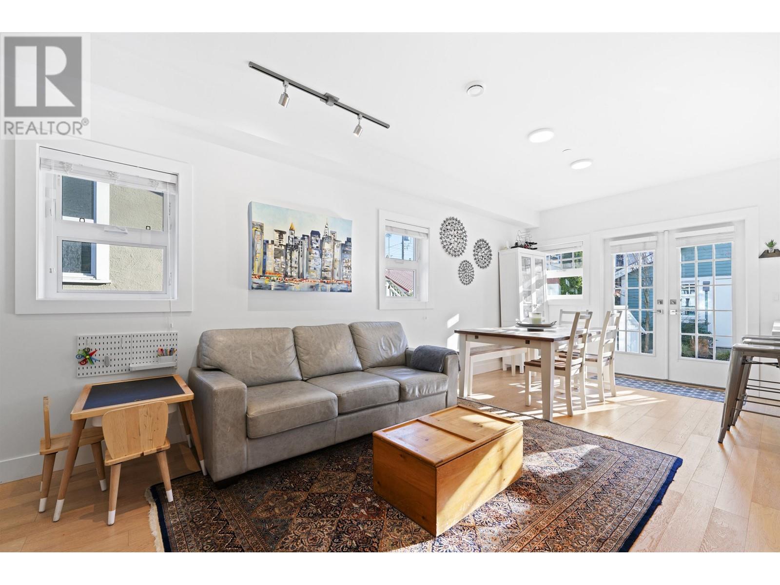 Listing Picture 28 of 39 : 1052 E 11TH AVENUE, Vancouver / 溫哥華 - 魯藝地產 Yvonne Lu Group - MLS Medallion Club Member