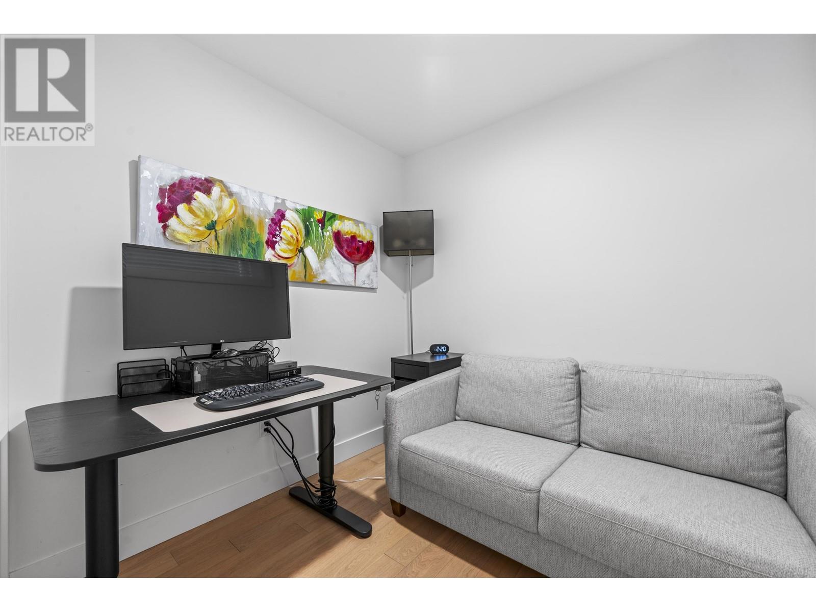 Listing Picture 21 of 39 : 1052 E 11TH AVENUE, Vancouver / 溫哥華 - 魯藝地產 Yvonne Lu Group - MLS Medallion Club Member