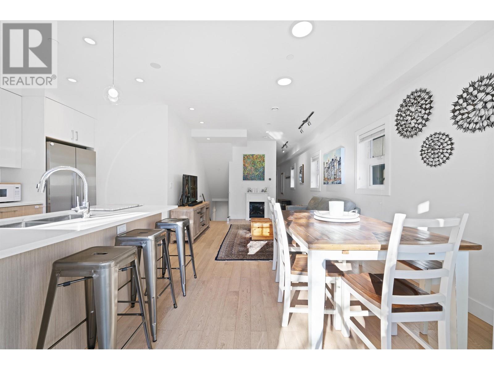 Listing Picture 9 of 39 : 1052 E 11TH AVENUE, Vancouver / 溫哥華 - 魯藝地產 Yvonne Lu Group - MLS Medallion Club Member