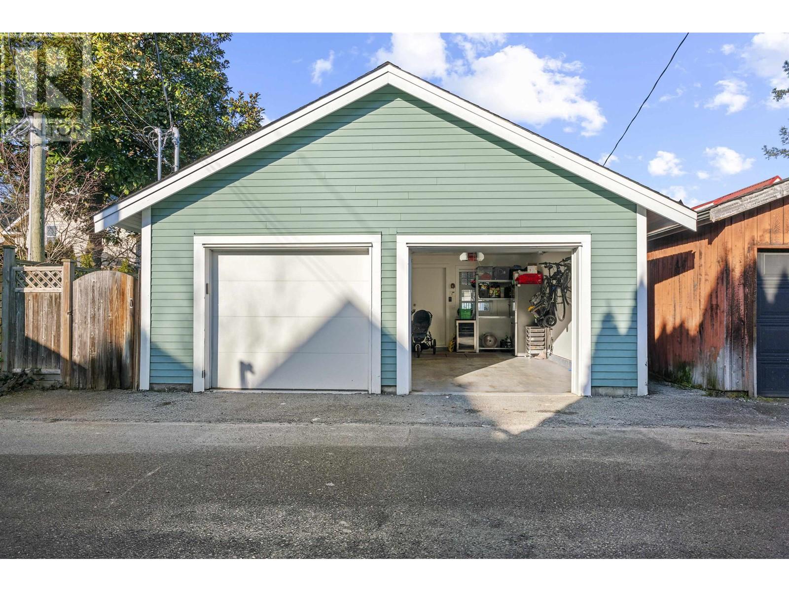 Listing Picture 38 of 39 : 1052 E 11TH AVENUE, Vancouver / 溫哥華 - 魯藝地產 Yvonne Lu Group - MLS Medallion Club Member