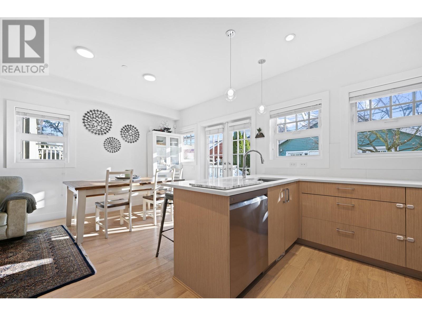 Listing Picture 6 of 39 : 1052 E 11TH AVENUE, Vancouver / 溫哥華 - 魯藝地產 Yvonne Lu Group - MLS Medallion Club Member