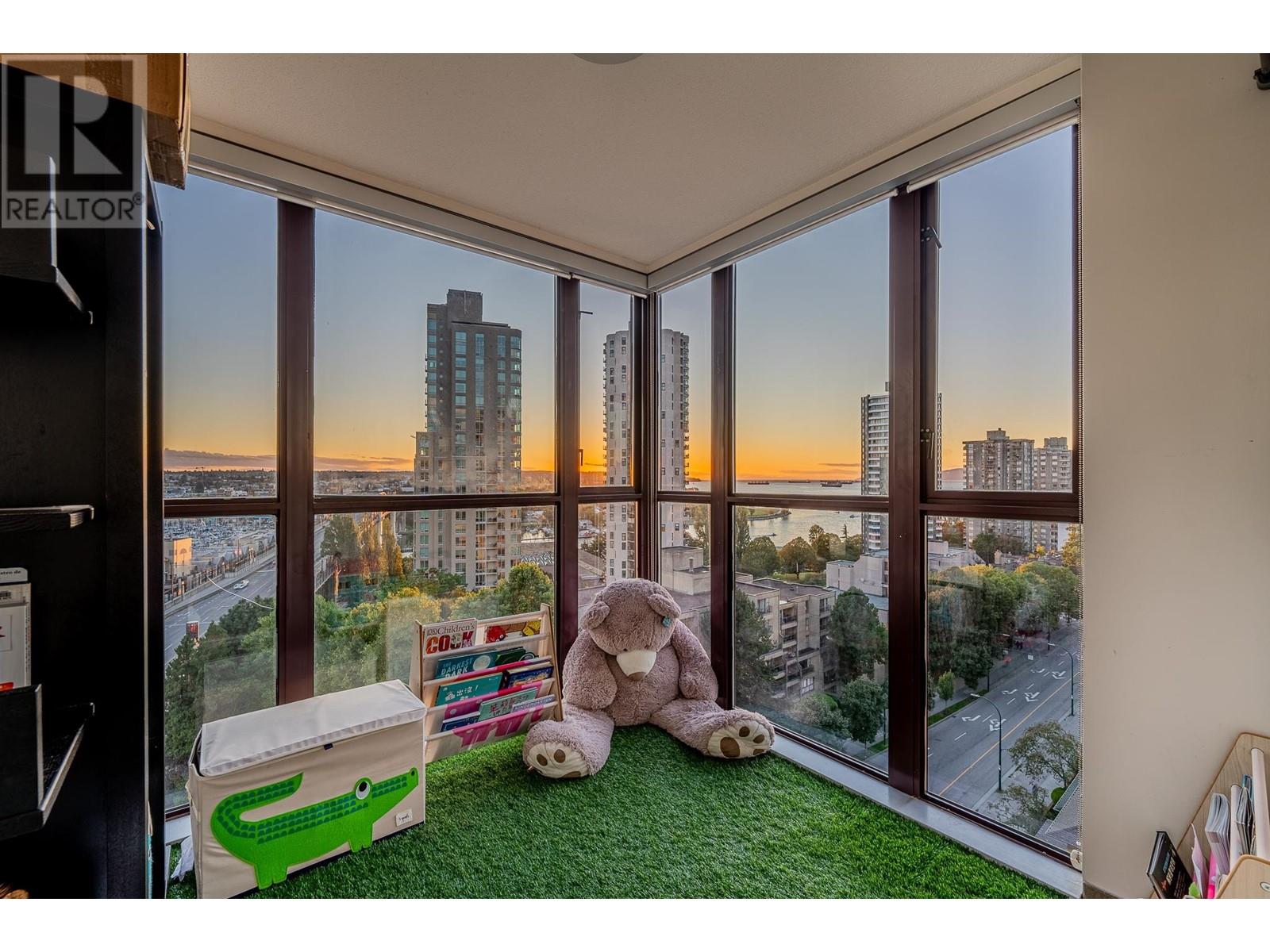 Listing Picture 9 of 29 : 1205 1003 PACIFIC STREET, Vancouver / 溫哥華 - 魯藝地產 Yvonne Lu Group - MLS Medallion Club Member