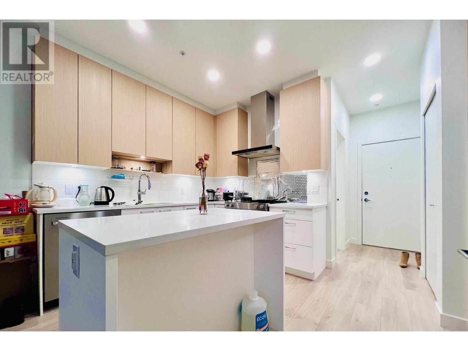 209 7588 16th Street, Burnaby, British Columbia  V3N 0H8 - Photo 3 - R2966238