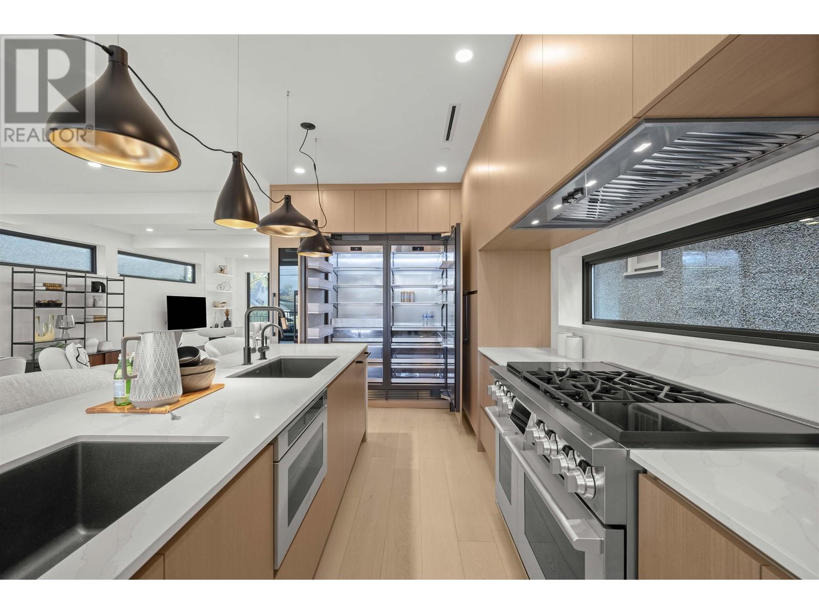 Listing Picture 10 of 40 : 3249 W 33RD AVENUE, Vancouver / 溫哥華 - 魯藝地產 Yvonne Lu Group - MLS Medallion Club Member