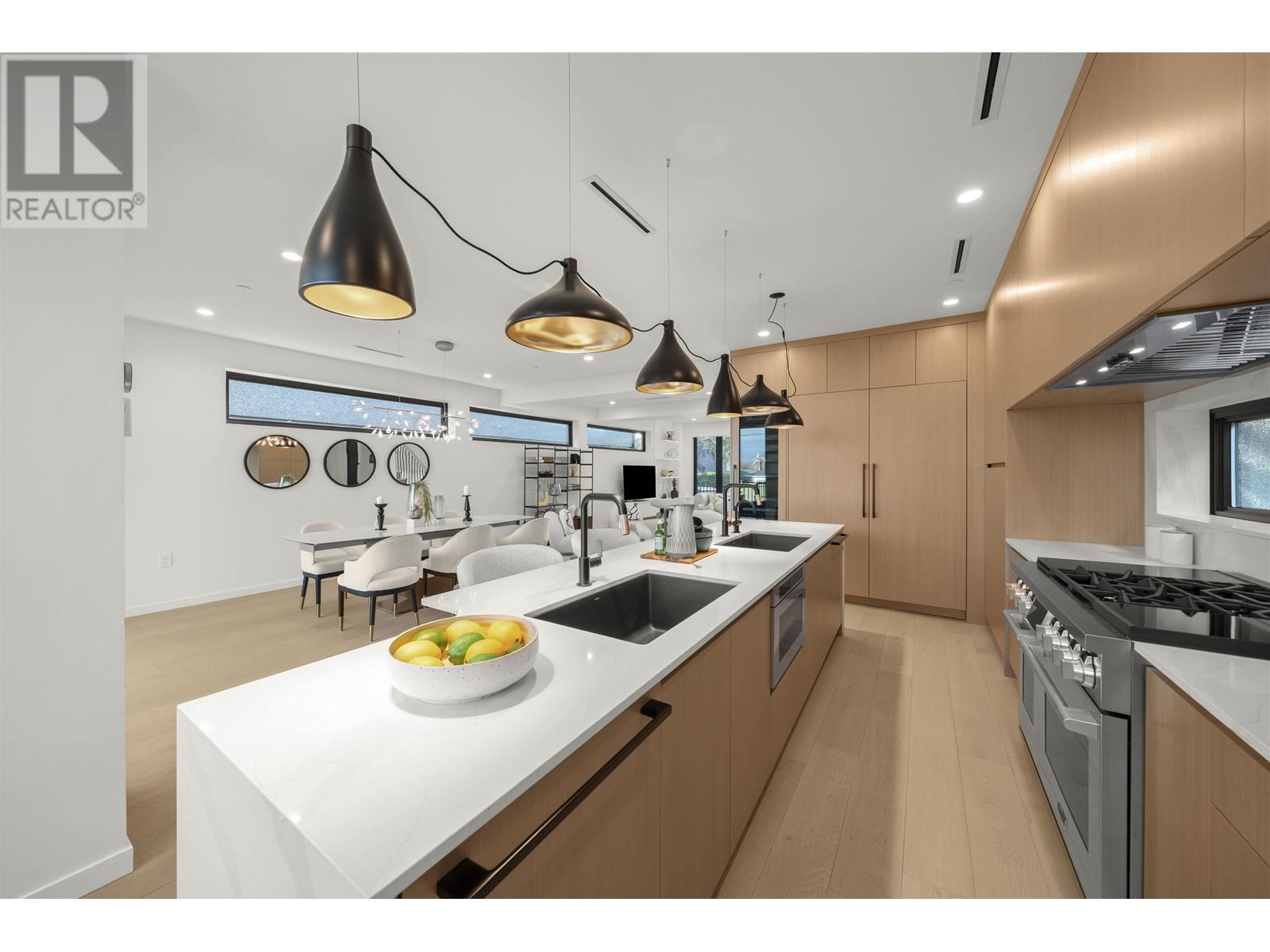 Listing Picture 11 of 40 : 3249 W 33RD AVENUE, Vancouver / 溫哥華 - 魯藝地產 Yvonne Lu Group - MLS Medallion Club Member