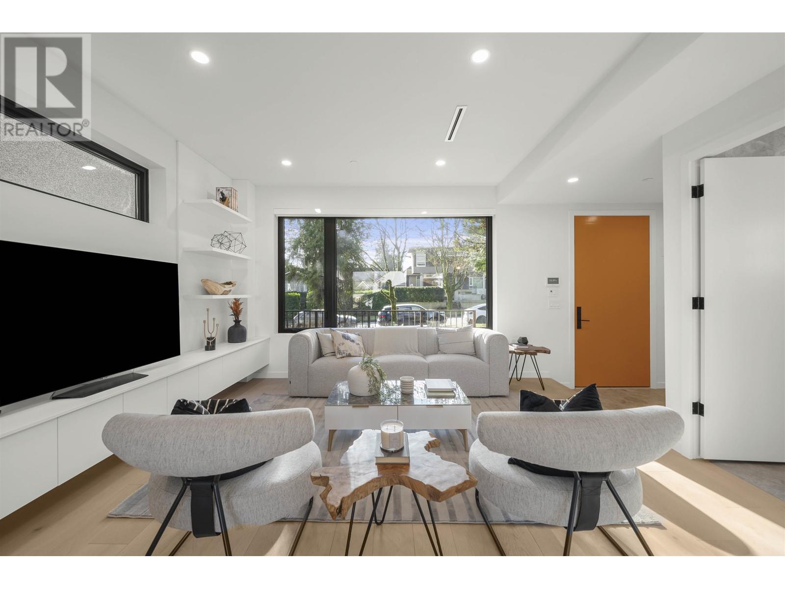 Listing Picture 2 of 40 : 3249 W 33RD AVENUE, Vancouver / 溫哥華 - 魯藝地產 Yvonne Lu Group - MLS Medallion Club Member