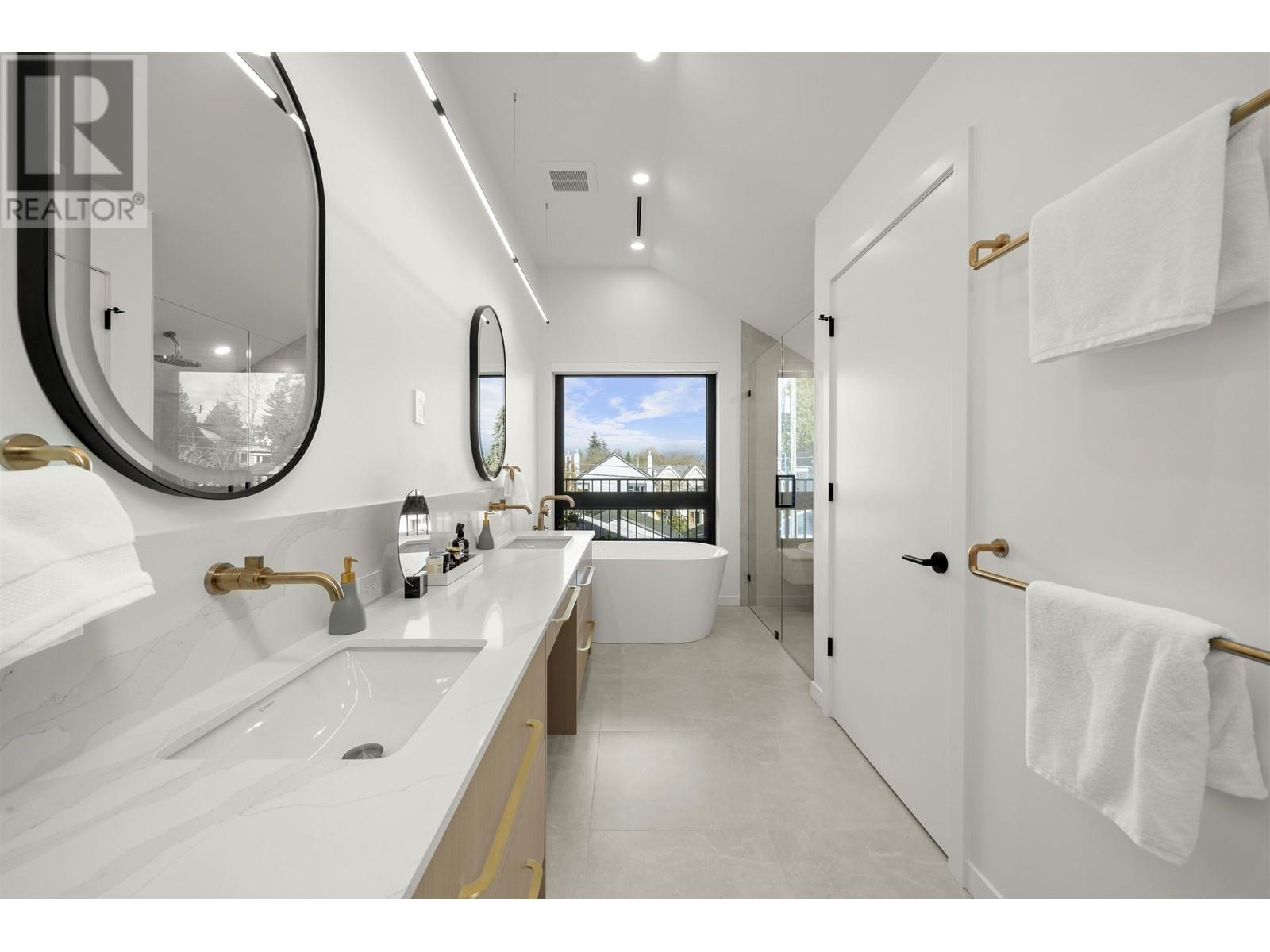 Listing Picture 20 of 40 : 3249 W 33RD AVENUE, Vancouver / 溫哥華 - 魯藝地產 Yvonne Lu Group - MLS Medallion Club Member