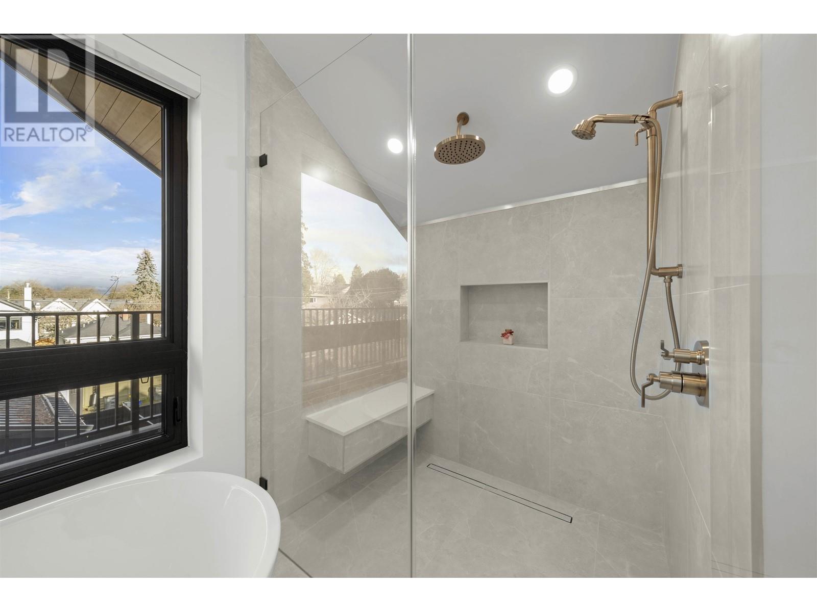 Listing Picture 22 of 40 : 3249 W 33RD AVENUE, Vancouver / 溫哥華 - 魯藝地產 Yvonne Lu Group - MLS Medallion Club Member