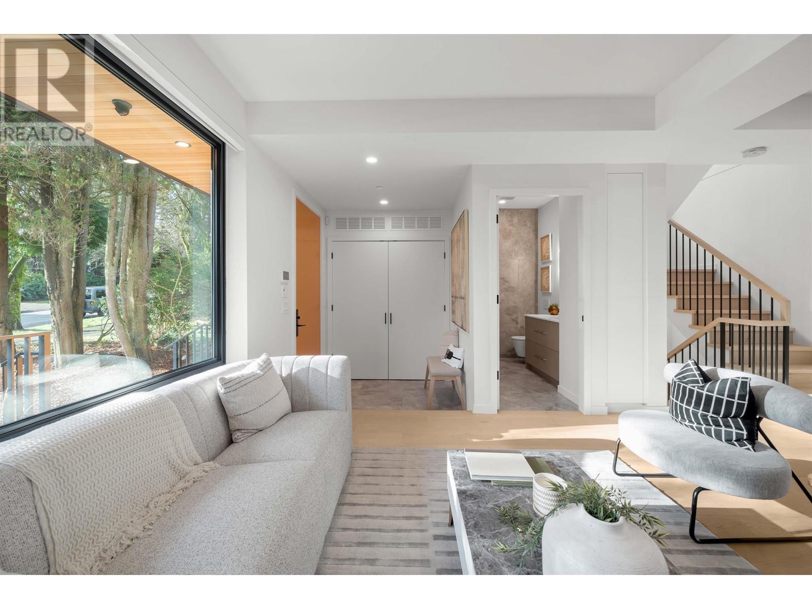 Listing Picture 3 of 40 : 3249 W 33RD AVENUE, Vancouver / 溫哥華 - 魯藝地產 Yvonne Lu Group - MLS Medallion Club Member