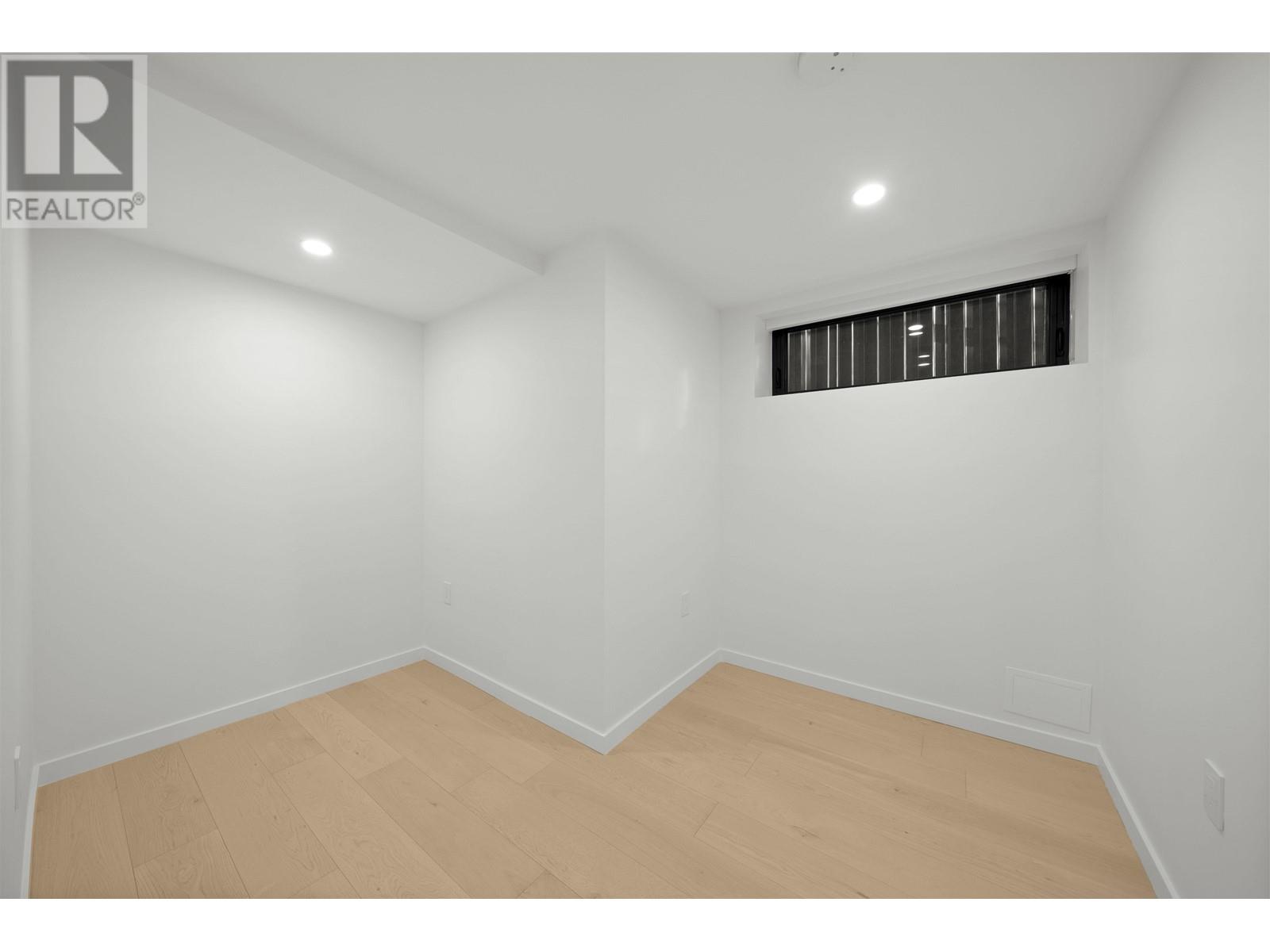 Listing Picture 30 of 40 : 3249 W 33RD AVENUE, Vancouver / 溫哥華 - 魯藝地產 Yvonne Lu Group - MLS Medallion Club Member