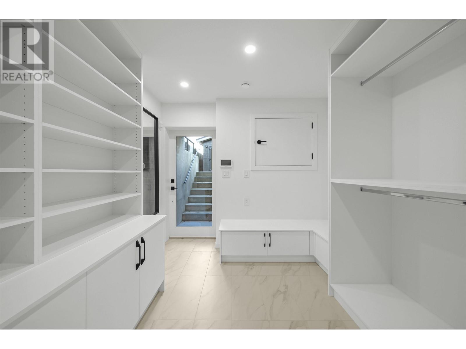 Listing Picture 32 of 40 : 3249 W 33RD AVENUE, Vancouver / 溫哥華 - 魯藝地產 Yvonne Lu Group - MLS Medallion Club Member