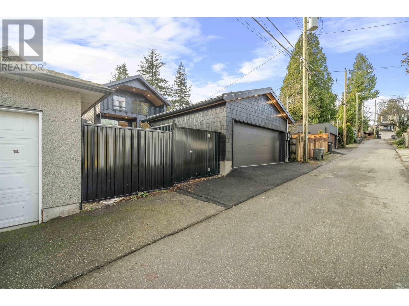 Listing Picture 37 of 40 : 3249 W 33RD AVENUE, Vancouver / 溫哥華 - 魯藝地產 Yvonne Lu Group - MLS Medallion Club Member