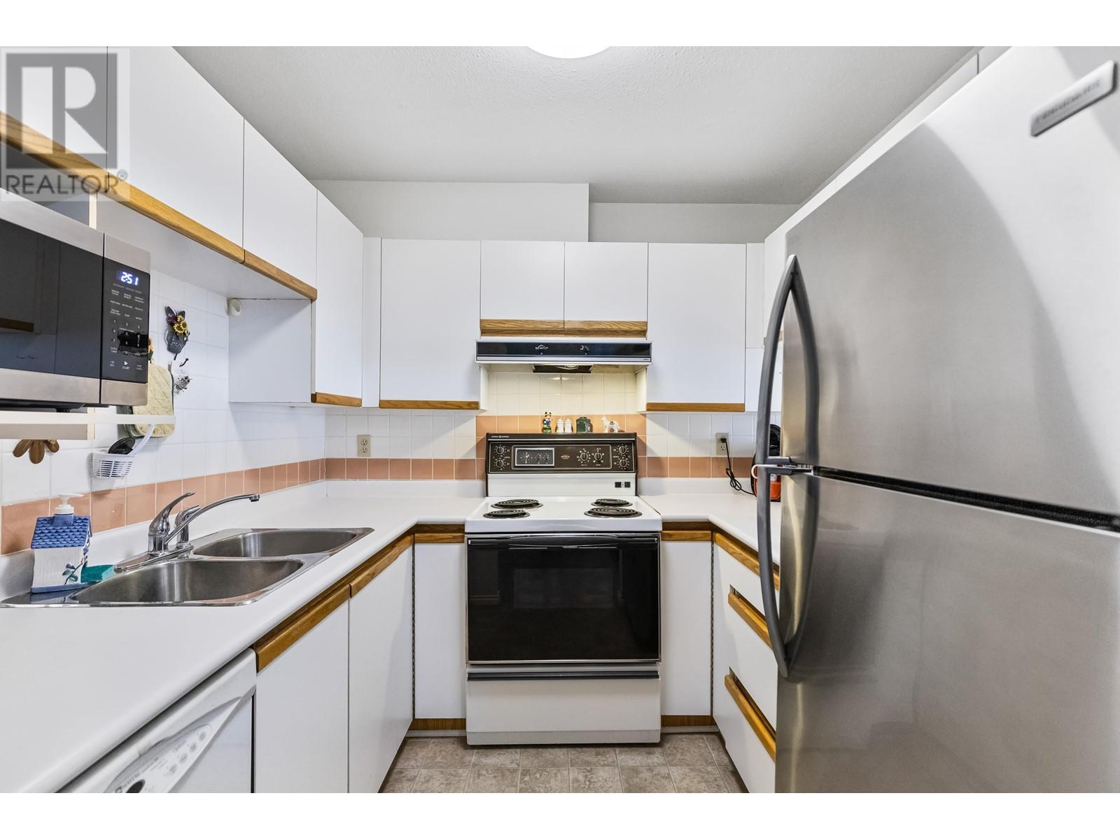 Listing Picture 4 of 38 : 103 8120 BENNETT ROAD, Richmond / 烈治文 - 魯藝地產 Yvonne Lu Group - MLS Medallion Club Member