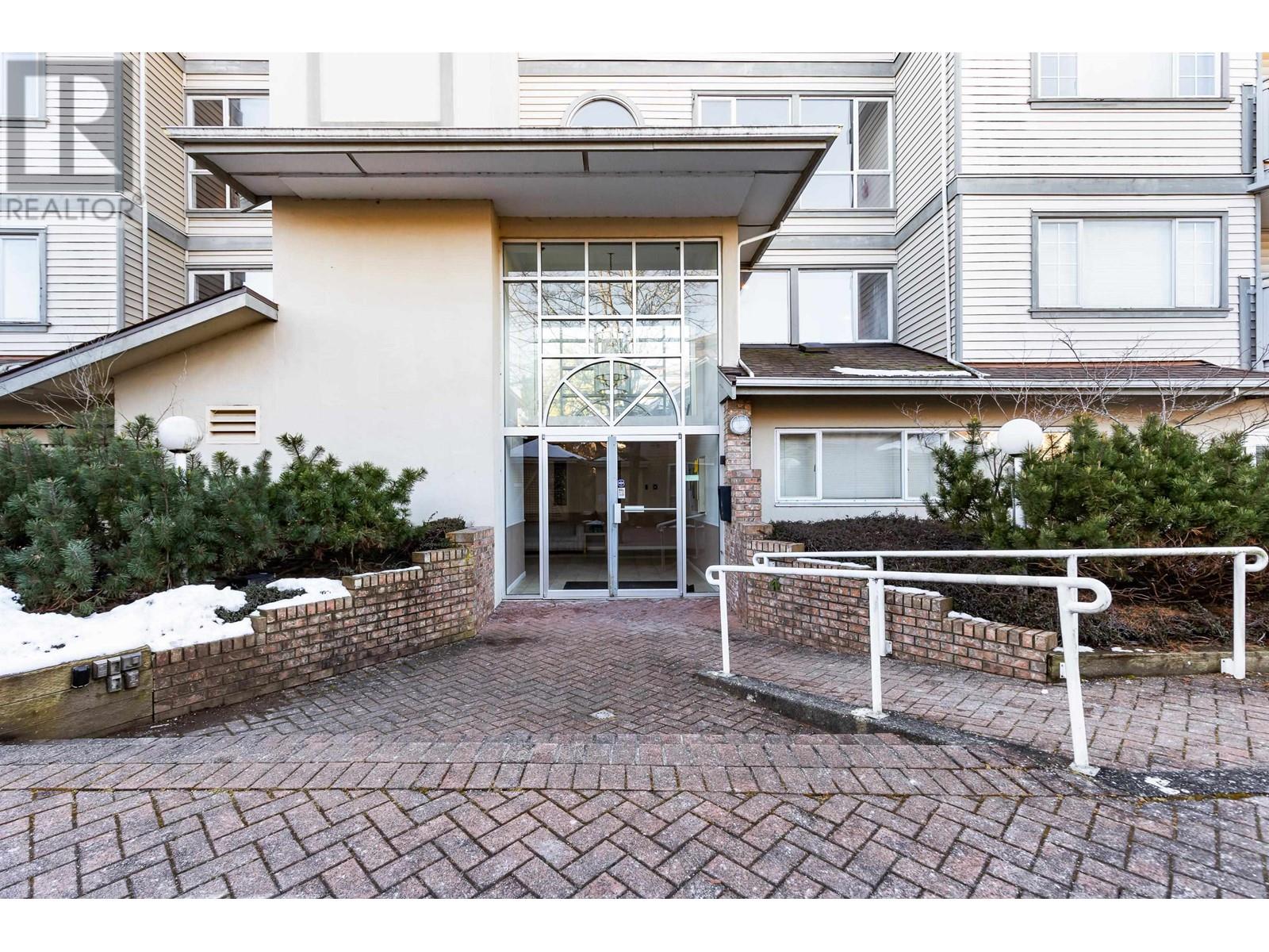 Listing Picture 2 of 38 : 103 8120 BENNETT ROAD, Richmond / 烈治文 - 魯藝地產 Yvonne Lu Group - MLS Medallion Club Member