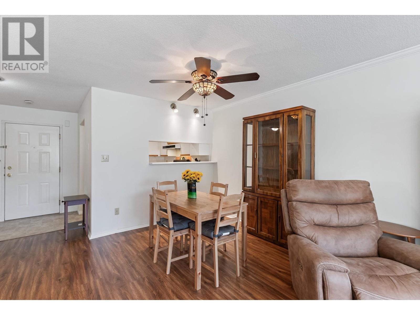 Listing Picture 8 of 38 : 103 8120 BENNETT ROAD, Richmond / 烈治文 - 魯藝地產 Yvonne Lu Group - MLS Medallion Club Member