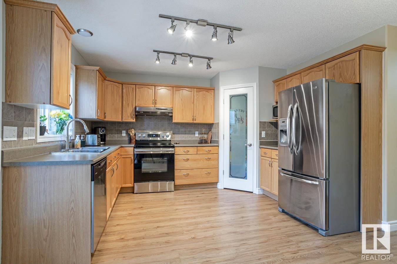 Property at 7547 80 AV NW image 5