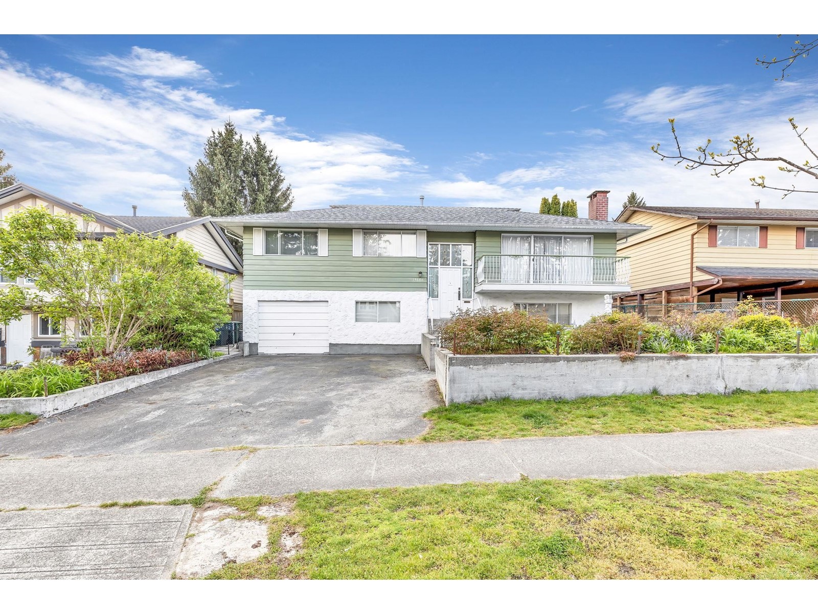 Property at 13886 78 AVENUE image 2