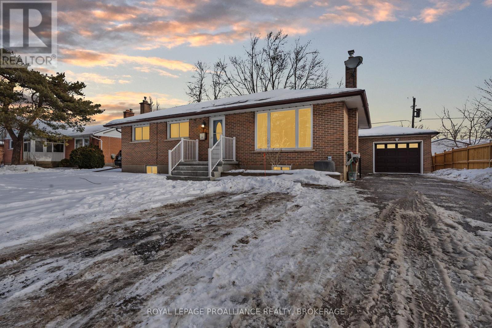 Property at 67 MANITOU CRESCENT W image 2