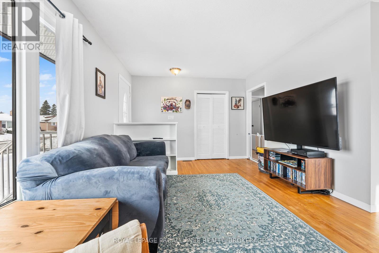 Property at 67 MANITOU CRESCENT W image 4