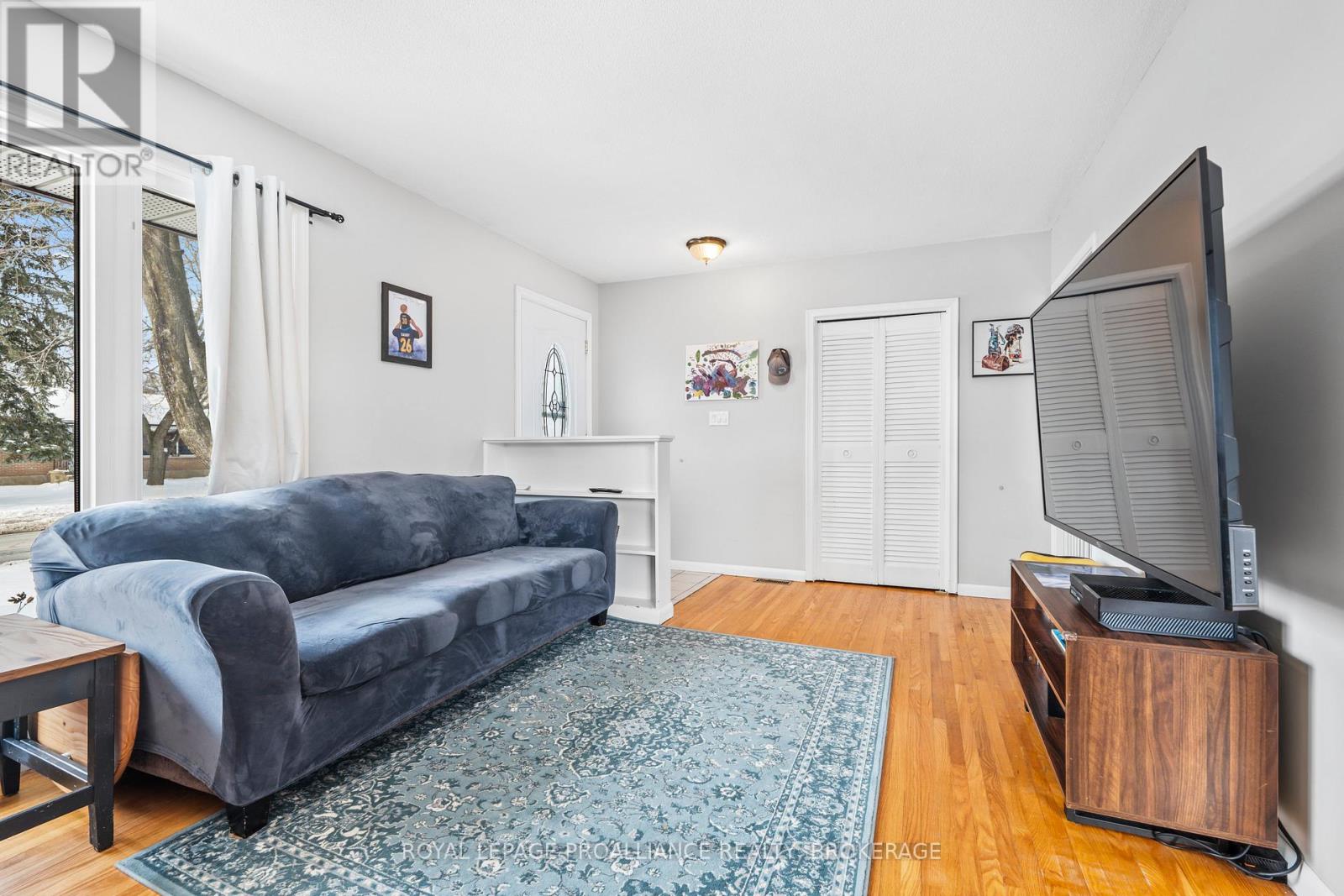 Property at 67 MANITOU CRESCENT W image 5