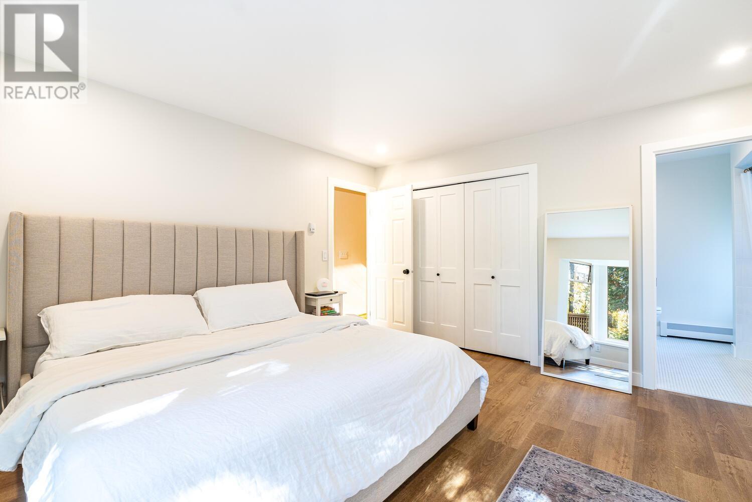 Listing Picture 10 of 24 : 8850 LARKFIELD DRIVE, Burnaby / 本拿比 - 魯藝地產 Yvonne Lu Group - MLS Medallion Club Member