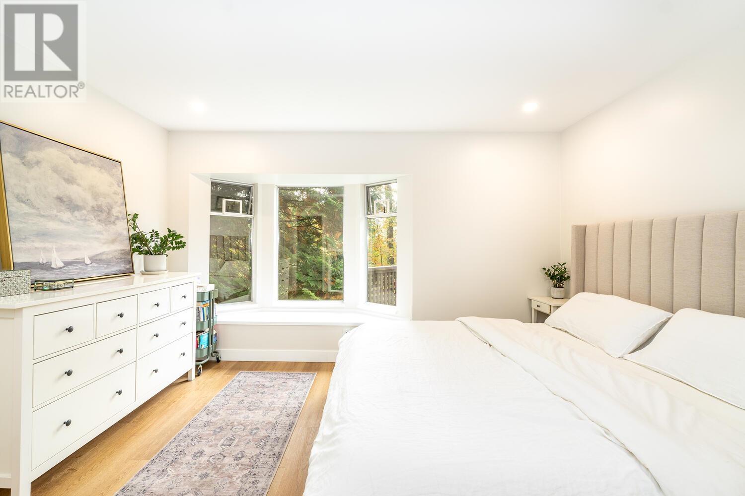 Listing Picture 14 of 24 : 8850 LARKFIELD DRIVE, Burnaby / 本拿比 - 魯藝地產 Yvonne Lu Group - MLS Medallion Club Member
