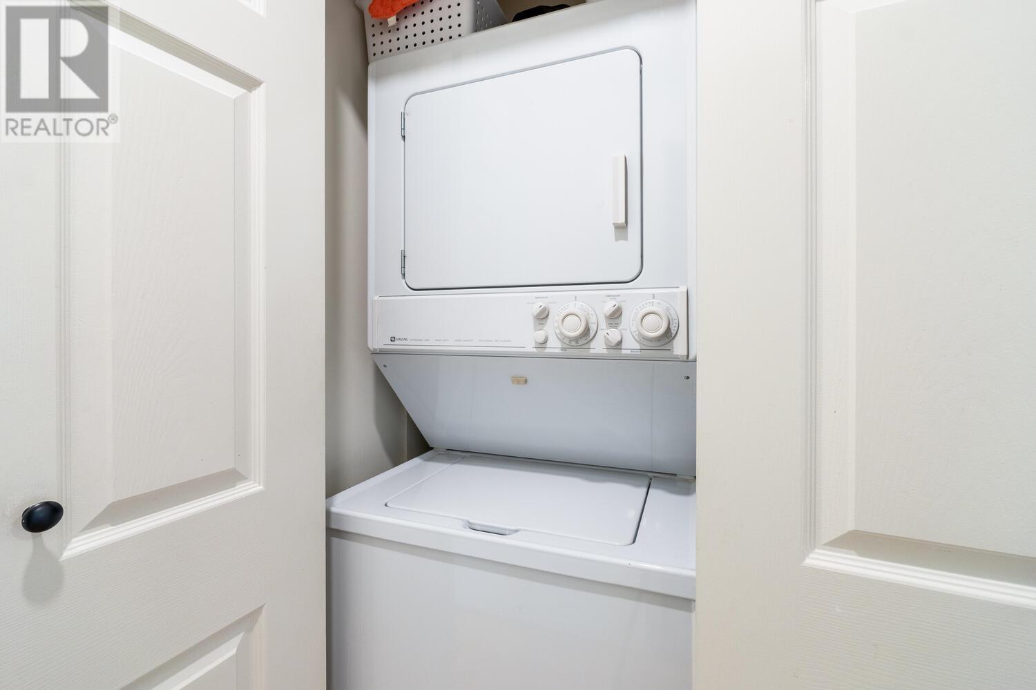 Listing Picture 16 of 24 : 8850 LARKFIELD DRIVE, Burnaby / 本拿比 - 魯藝地產 Yvonne Lu Group - MLS Medallion Club Member