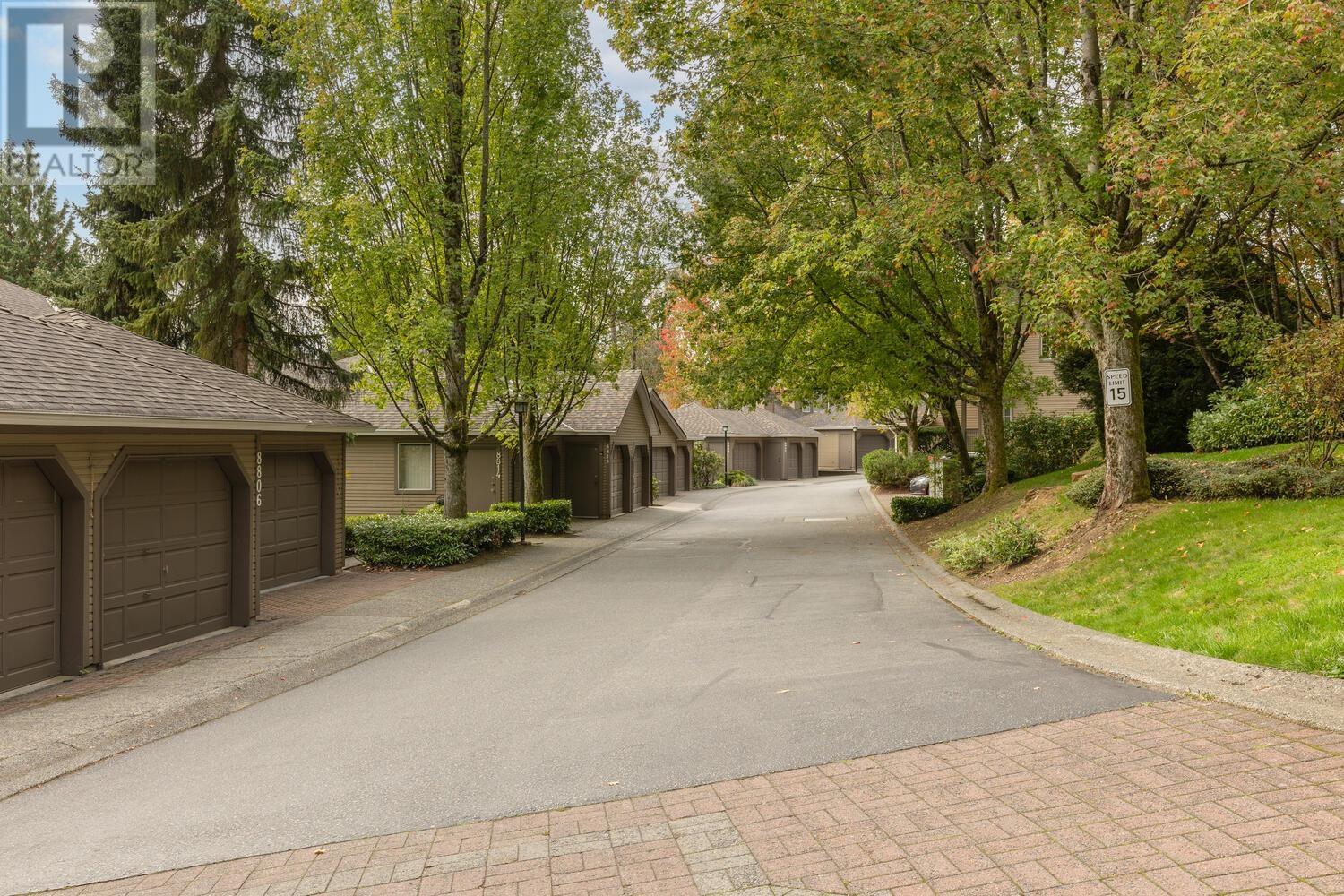 Listing Picture 3 of 24 : 8850 LARKFIELD DRIVE, Burnaby / 本拿比 - 魯藝地產 Yvonne Lu Group - MLS Medallion Club Member