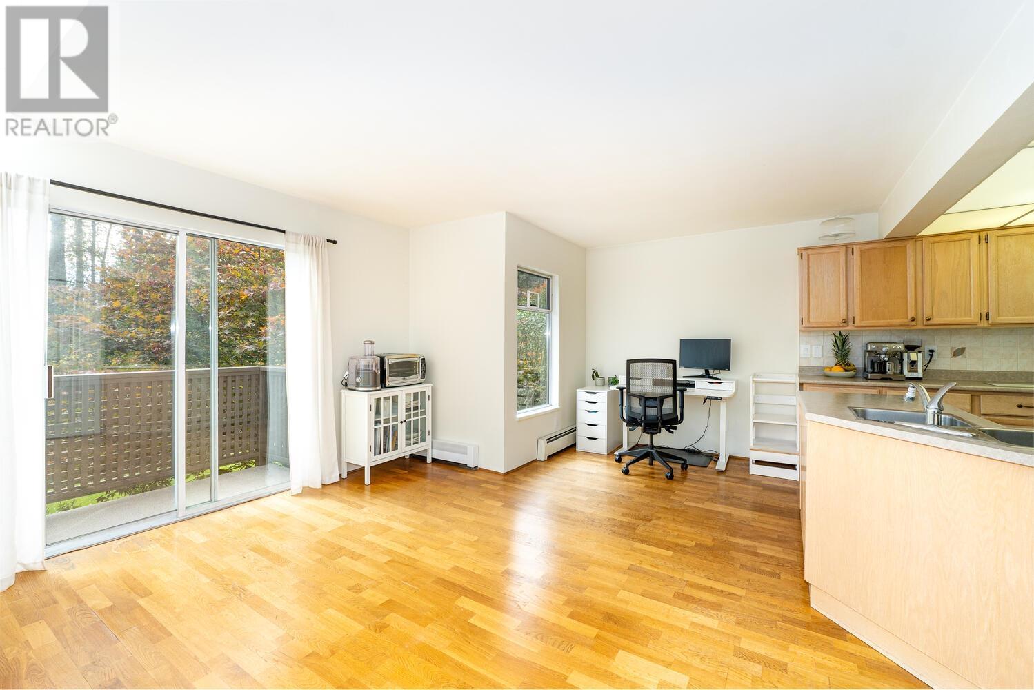 Listing Picture 6 of 24 : 8850 LARKFIELD DRIVE, Burnaby / 本拿比 - 魯藝地產 Yvonne Lu Group - MLS Medallion Club Member