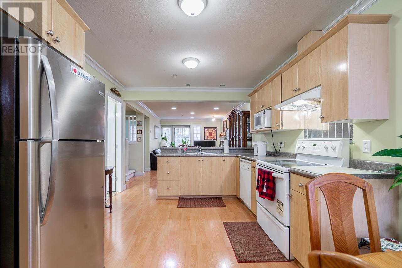 Listing Picture 17 of 30 : 1866 NANAIMO STREET, Vancouver / 溫哥華 - 魯藝地產 Yvonne Lu Group - MLS Medallion Club Member