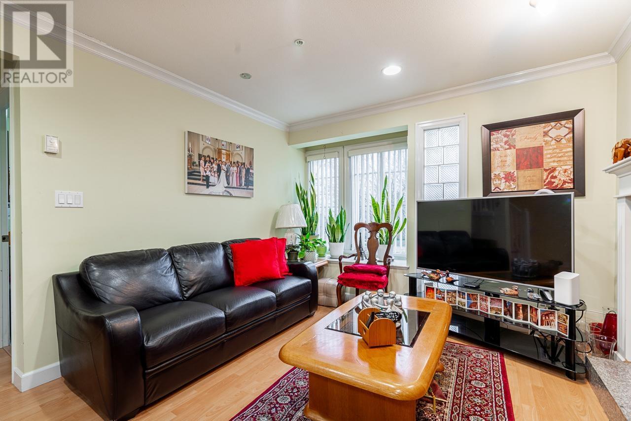 Listing Picture 14 of 30 : 1866 NANAIMO STREET, Vancouver / 溫哥華 - 魯藝地產 Yvonne Lu Group - MLS Medallion Club Member