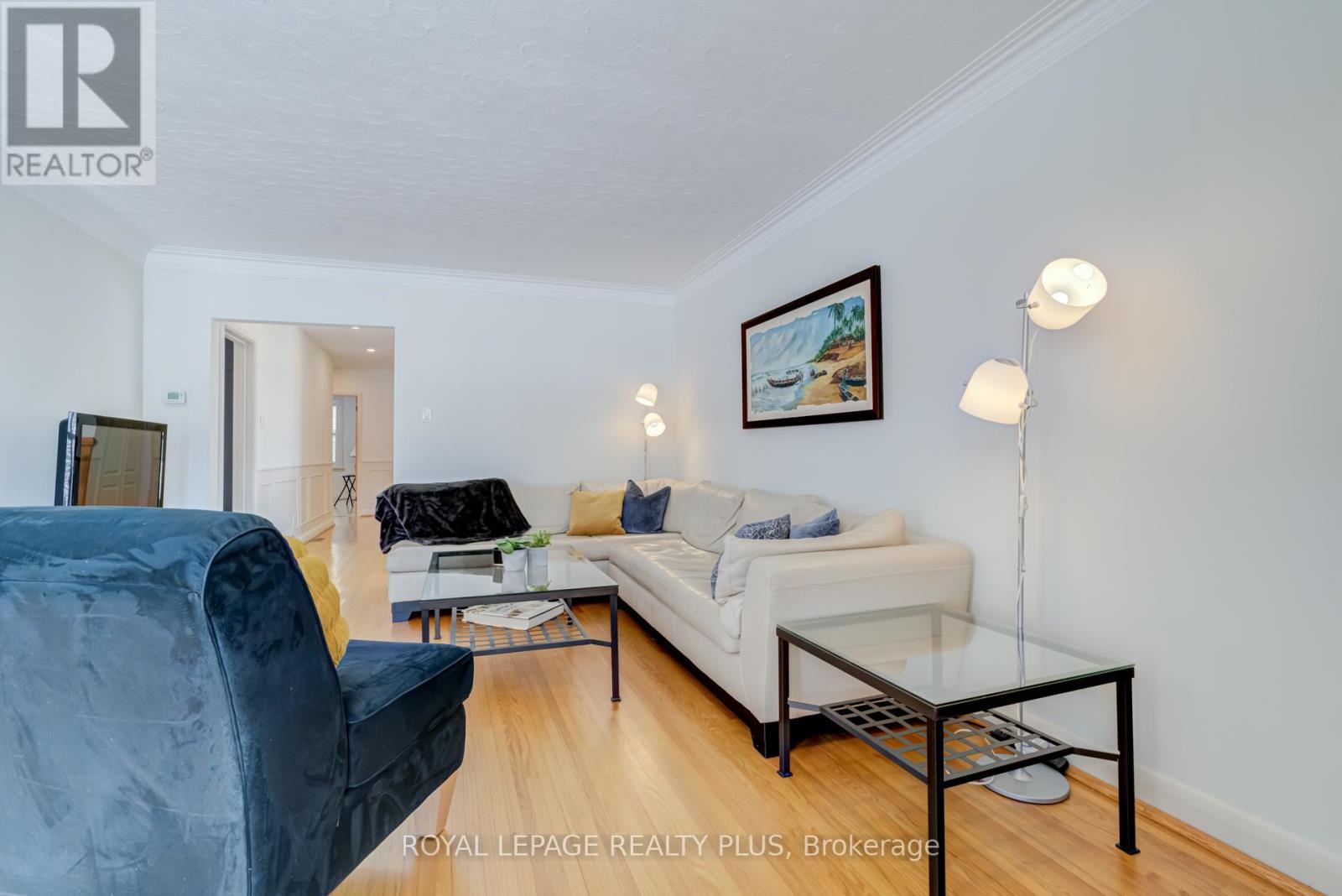 15 Mossford Court, Toronto, Ontario  M9B 5T3 - Photo 6 - W11970166