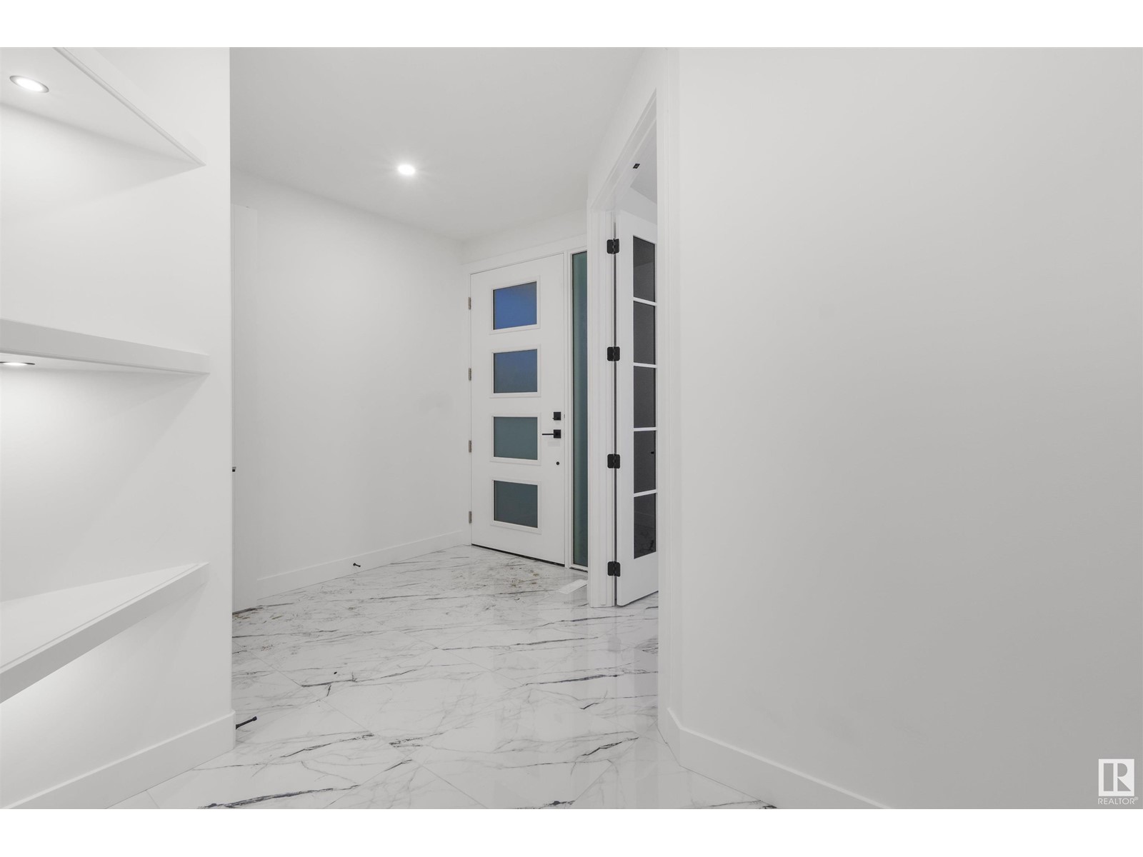 Property at 3519 42 AV image 2