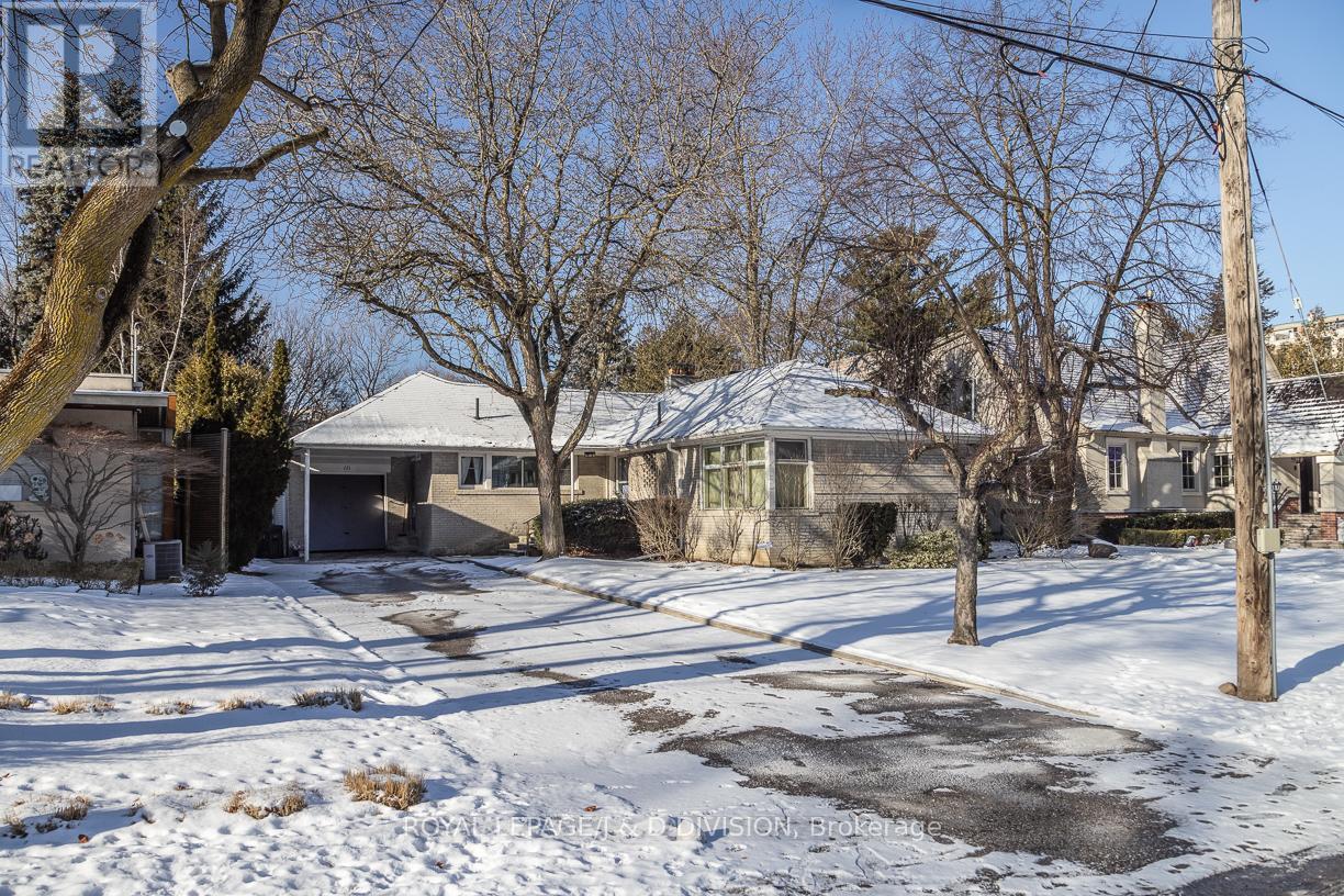 10 Campbell Crescent, Toronto, Ontario  M2P 1P2 - Photo 1 - C11970283