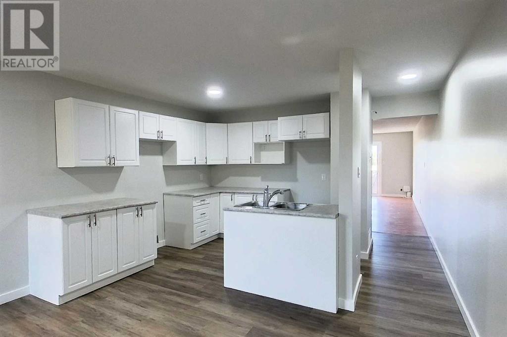 Property at 8, 5429 10 Avenue image 3