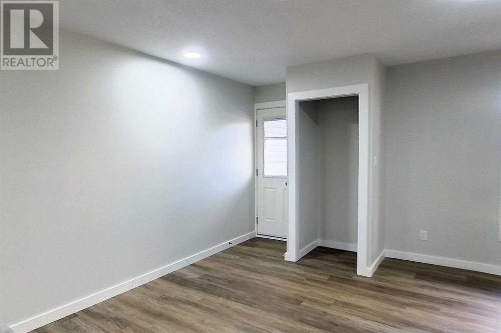 Property at 8, 5429 10 Avenue image 4