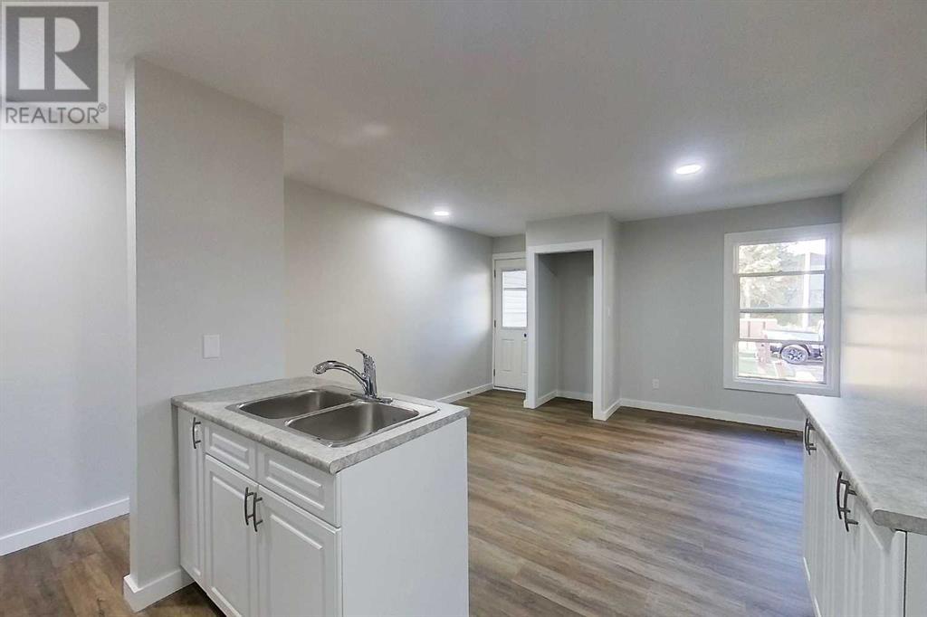 Property at 8, 5429 10 Avenue image 5