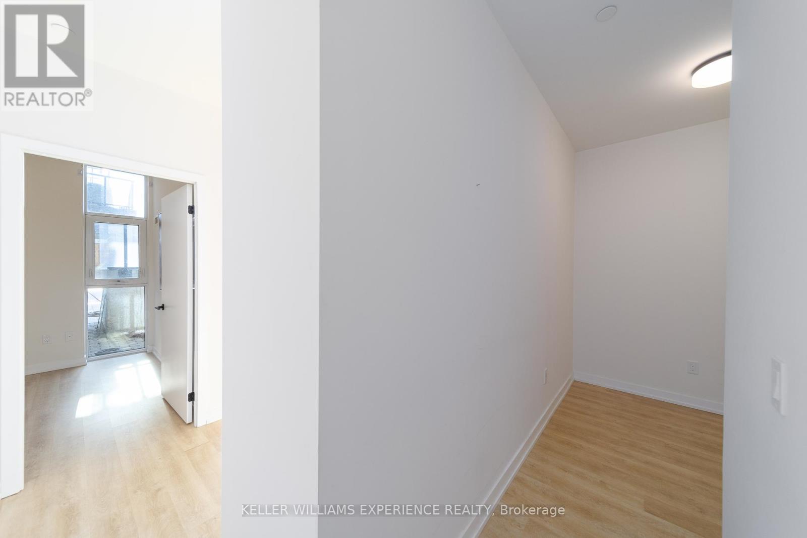 118 - 2300 St Clair Avenue W, Toronto, Ontario  M6N 0B3 - Photo 6 - W11970215