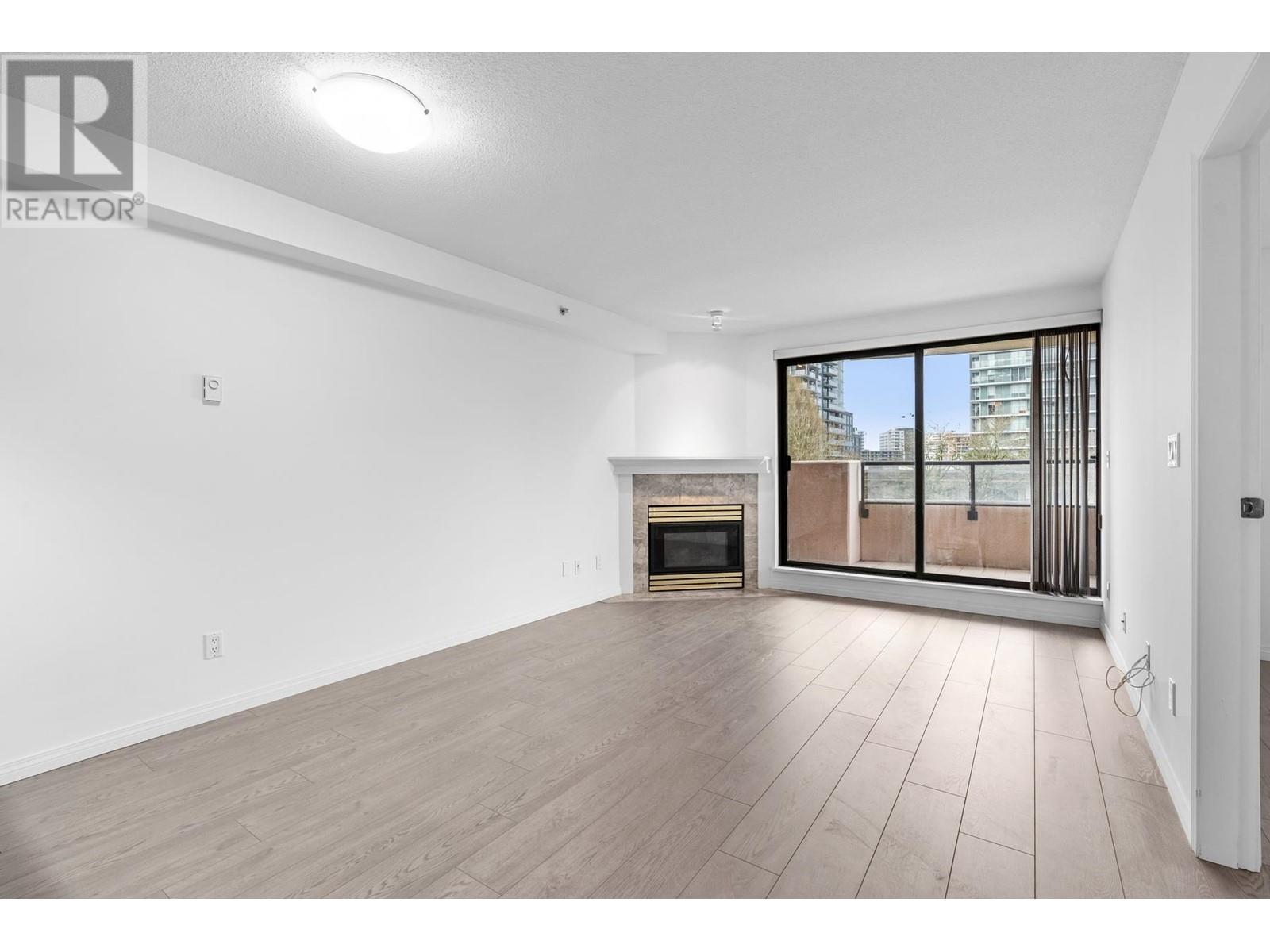 Listing Picture 3 of 16 : 502 6611 COONEY ROAD, Richmond / 烈治文 - 魯藝地產 Yvonne Lu Group - MLS Medallion Club Member