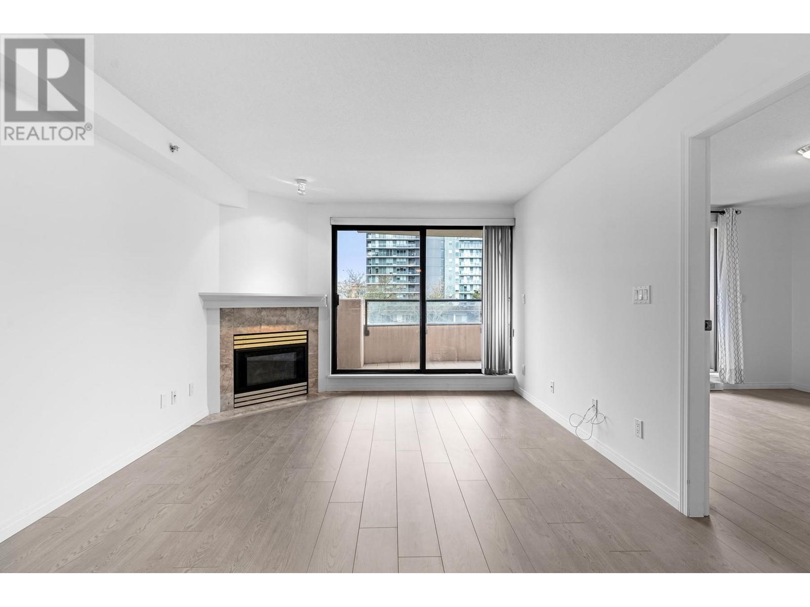 Listing Picture 4 of 16 : 502 6611 COONEY ROAD, Richmond / 烈治文 - 魯藝地產 Yvonne Lu Group - MLS Medallion Club Member