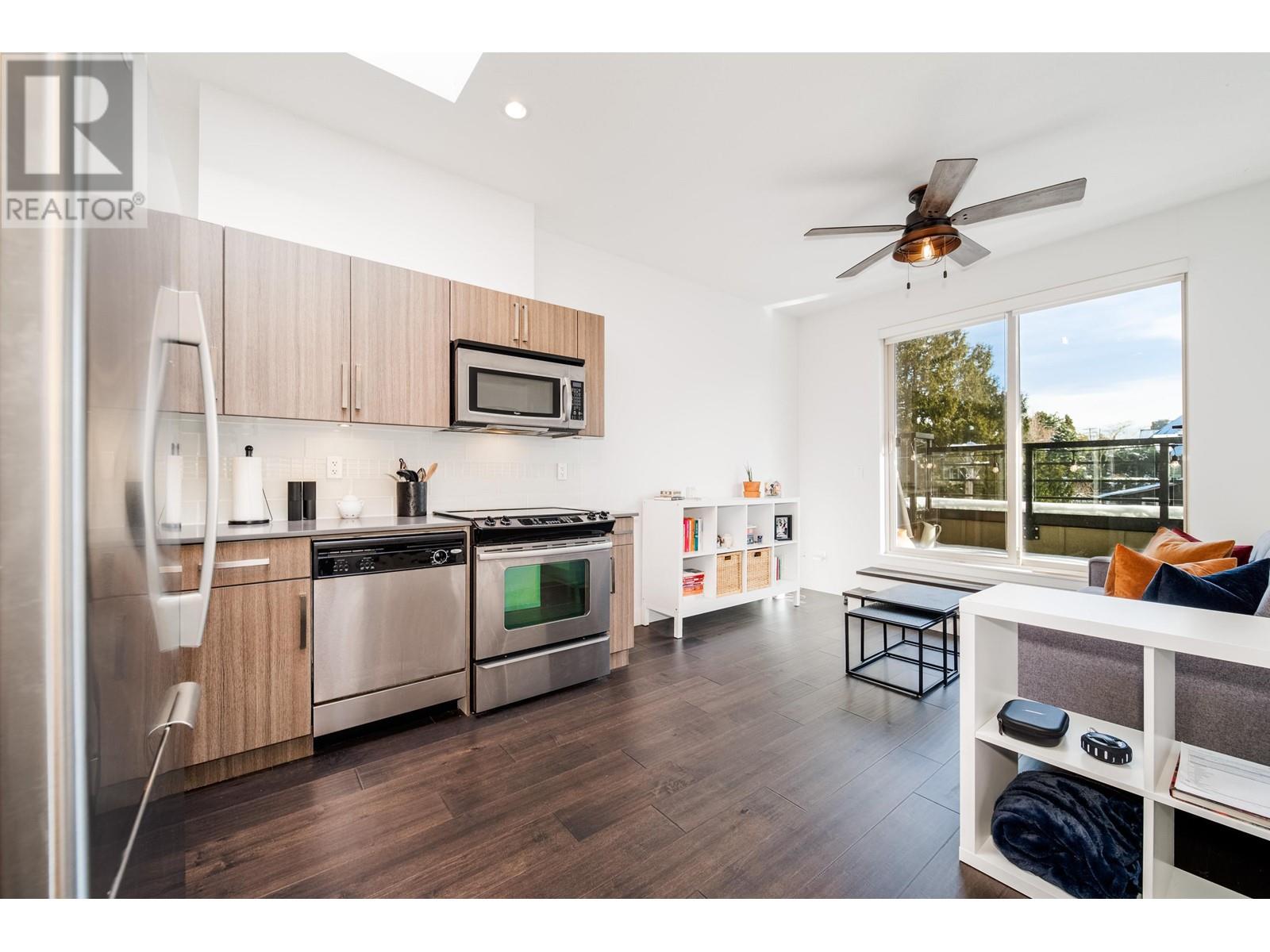 Ph2 885 Salsbury Drive, Vancouver, British Columbia  V5L 4A3 - Photo 5 - R2966309