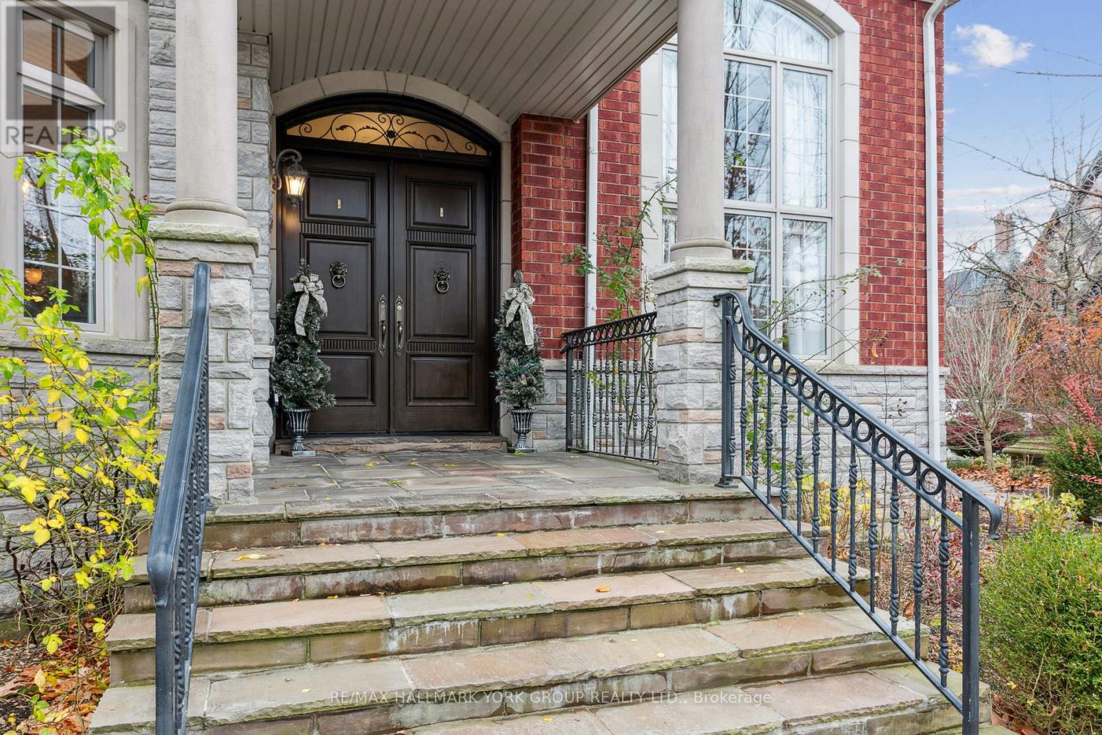 Property at 100 GRANDVISTA CRESCENT image 3