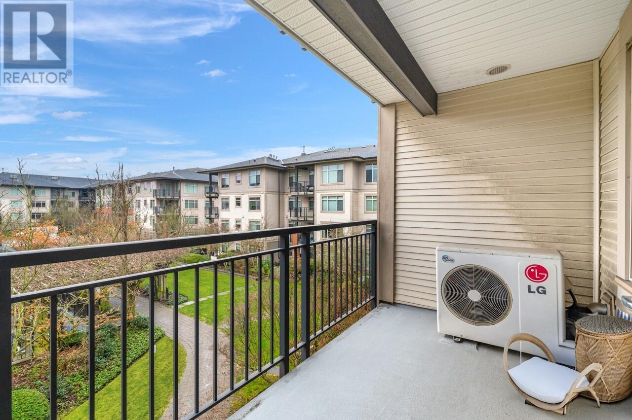 Listing Picture 3 of 14 : 316 9288 ODLIN ROAD, Richmond / 烈治文 - 魯藝地產 Yvonne Lu Group - MLS Medallion Club Member