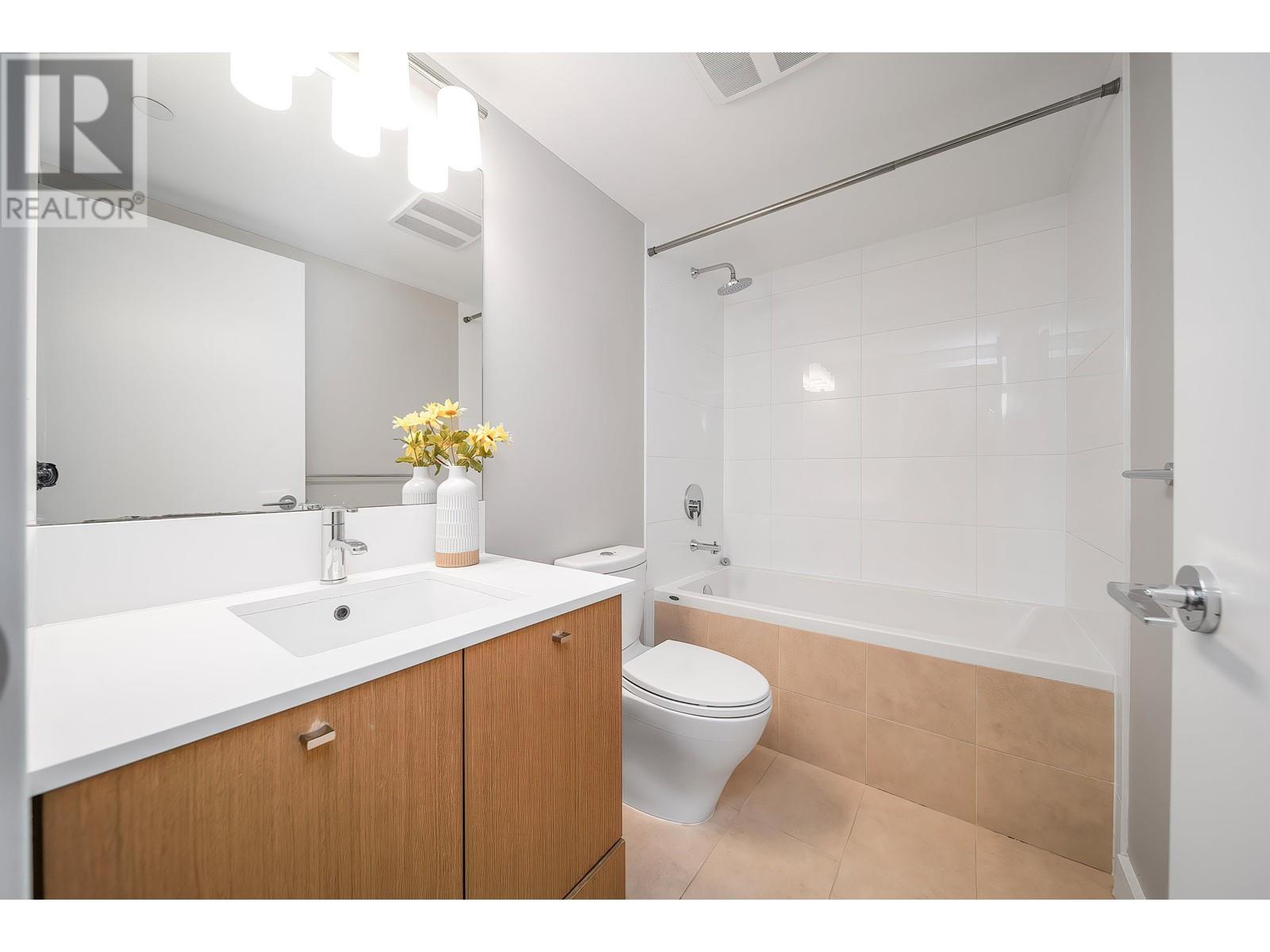 Listing Picture 10 of 32 : 6011 5511 HOLLYBRIDGE WAY, Richmond / 烈治文 - 魯藝地產 Yvonne Lu Group - MLS Medallion Club Member