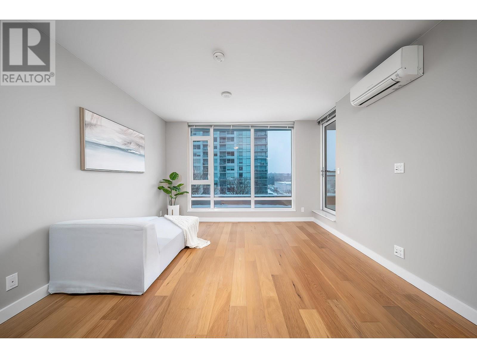 Listing Picture 4 of 32 : 6011 5511 HOLLYBRIDGE WAY, Richmond / 烈治文 - 魯藝地產 Yvonne Lu Group - MLS Medallion Club Member