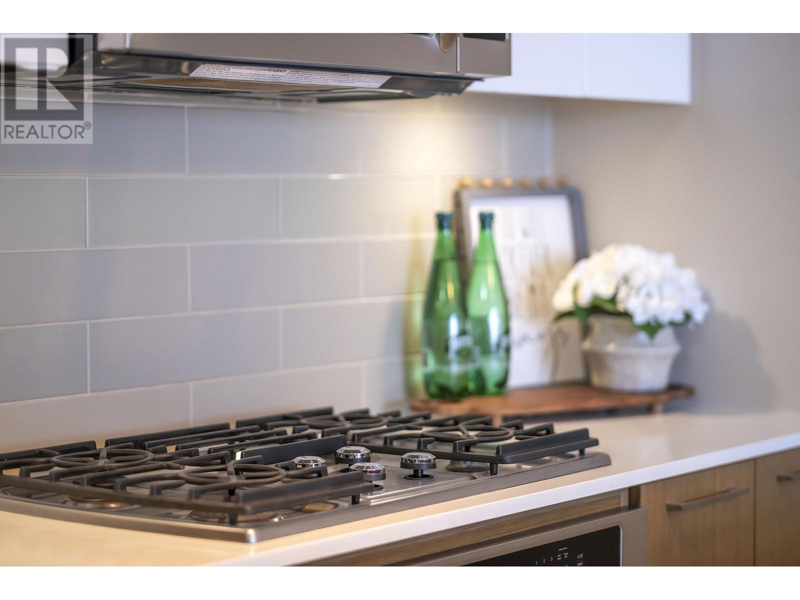 Listing Picture 7 of 32 : 6011 5511 HOLLYBRIDGE WAY, Richmond / 烈治文 - 魯藝地產 Yvonne Lu Group - MLS Medallion Club Member