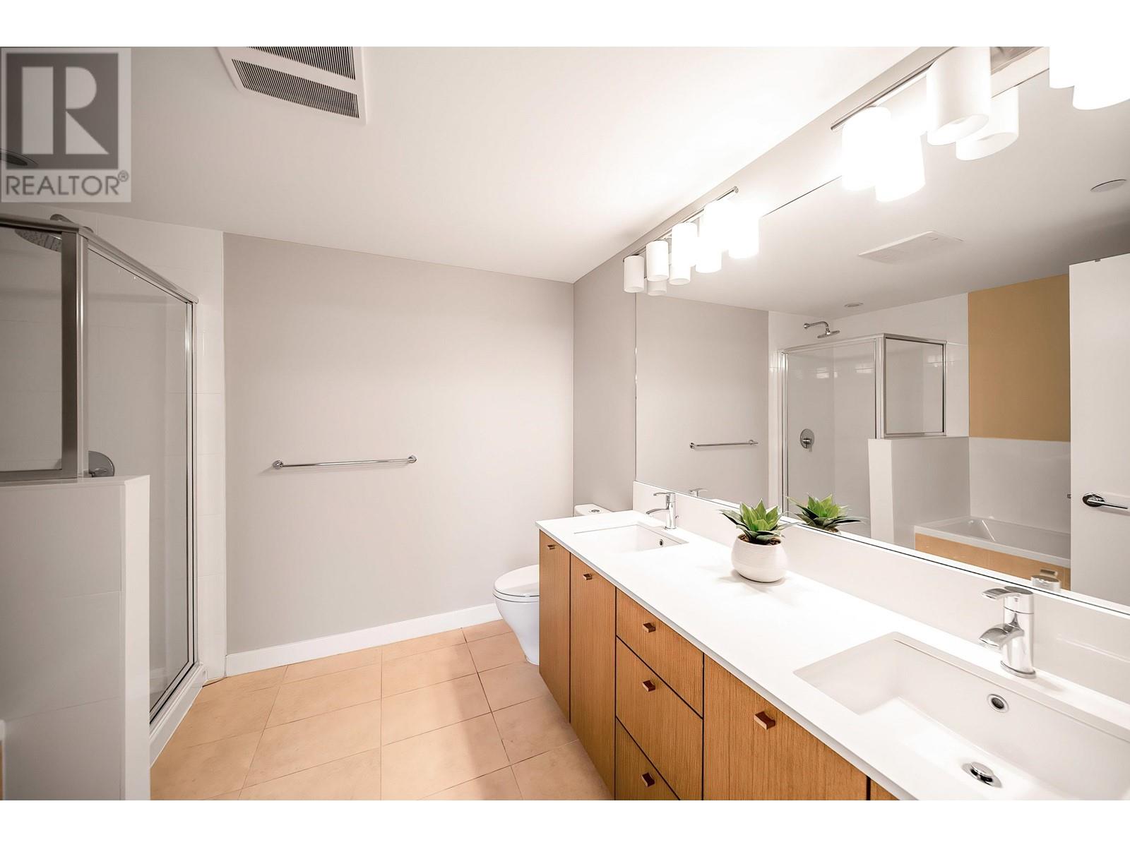 Listing Picture 19 of 32 : 6011 5511 HOLLYBRIDGE WAY, Richmond / 烈治文 - 魯藝地產 Yvonne Lu Group - MLS Medallion Club Member